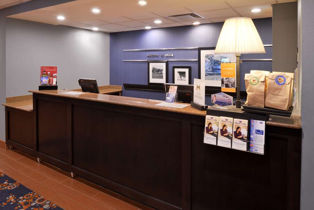 Hampton Inn Utica Beltér fotó