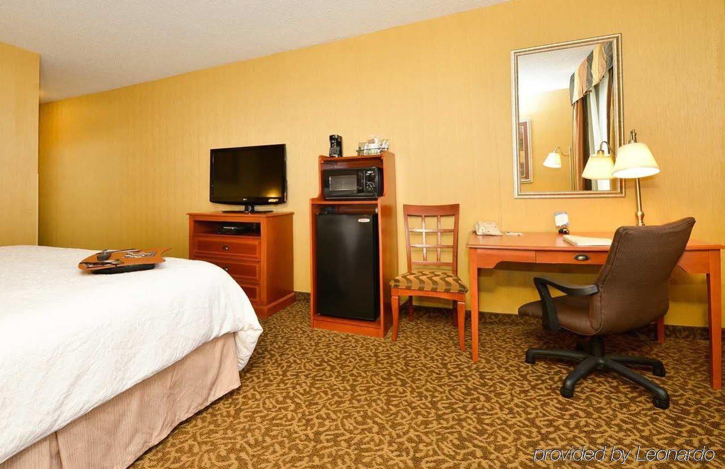 Hampton Inn Utica Kültér fotó