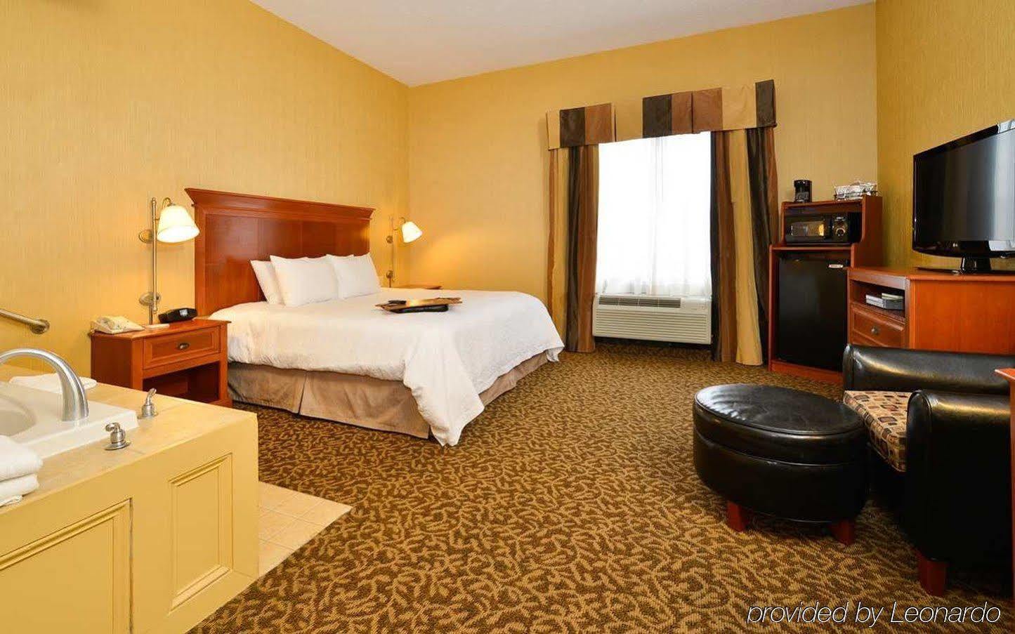 Hampton Inn Utica Kültér fotó